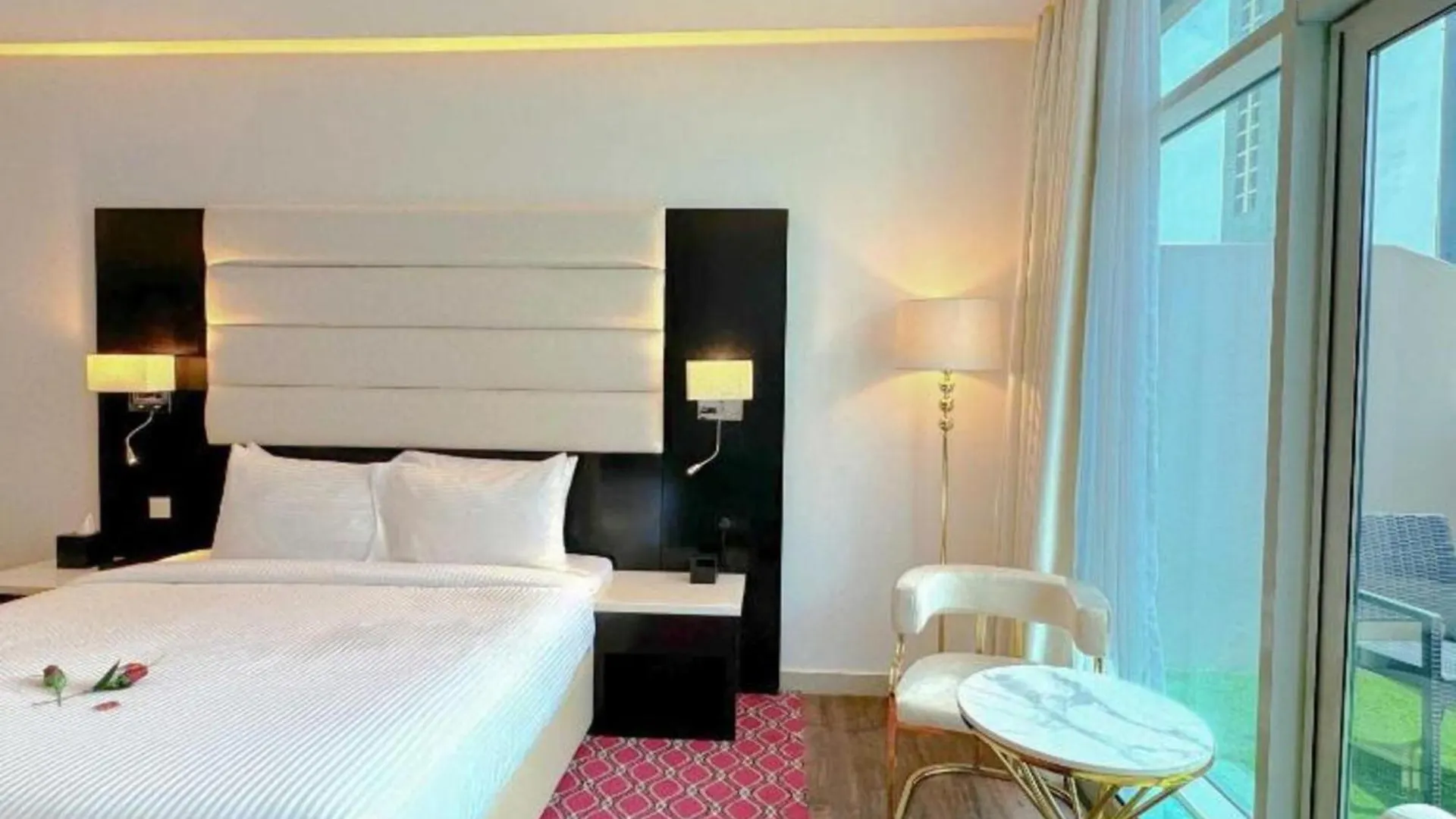 Emirates Grand Residences Dubai Hotel