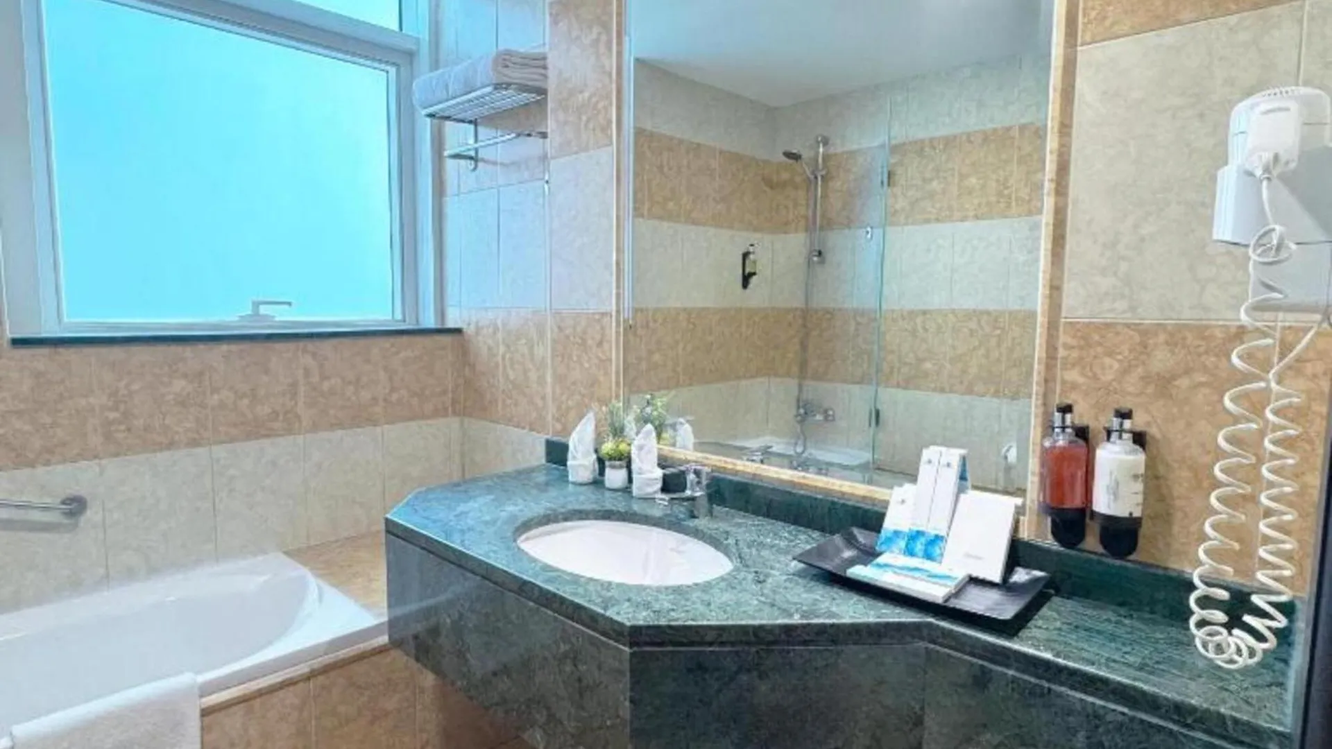 Emirates Grand Residences Dubai Hotel