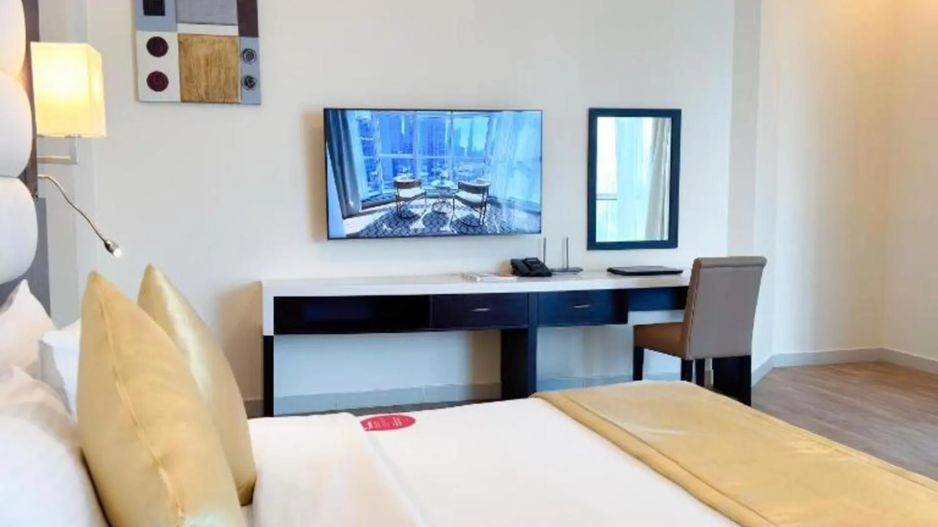 Emirates Grand Residences Dubai 4*,